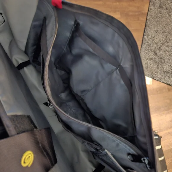 Black Timbuk2 Men's Messenger Large Laptop Bag - Picture 10 of 14